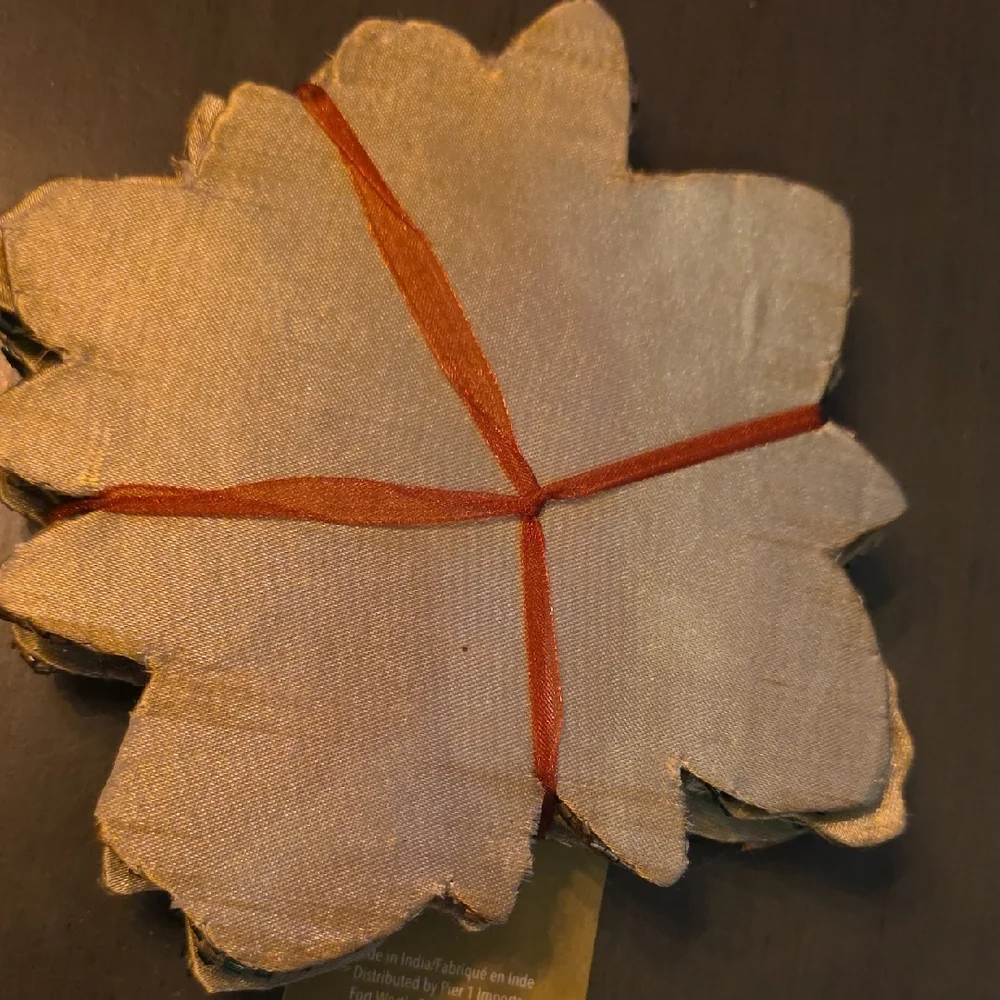 Beaded POINSIETTA Coaster Set - Picture 4 of 5